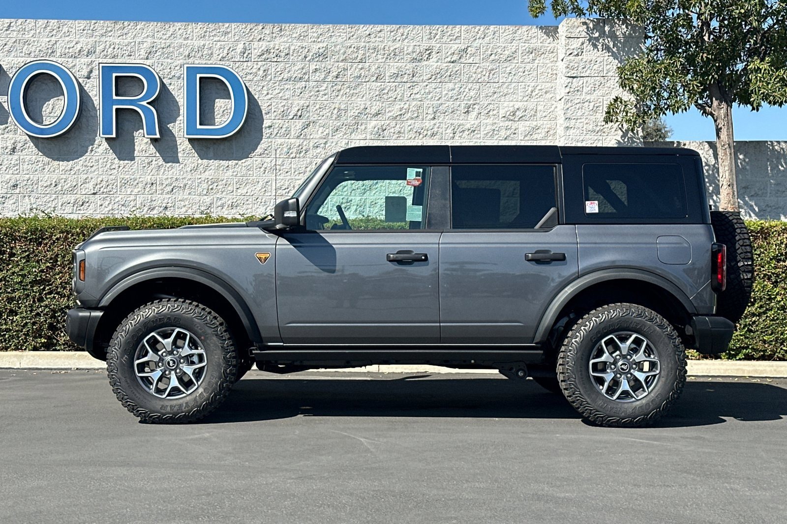New 2025 Ford Bronco Badlands image 7