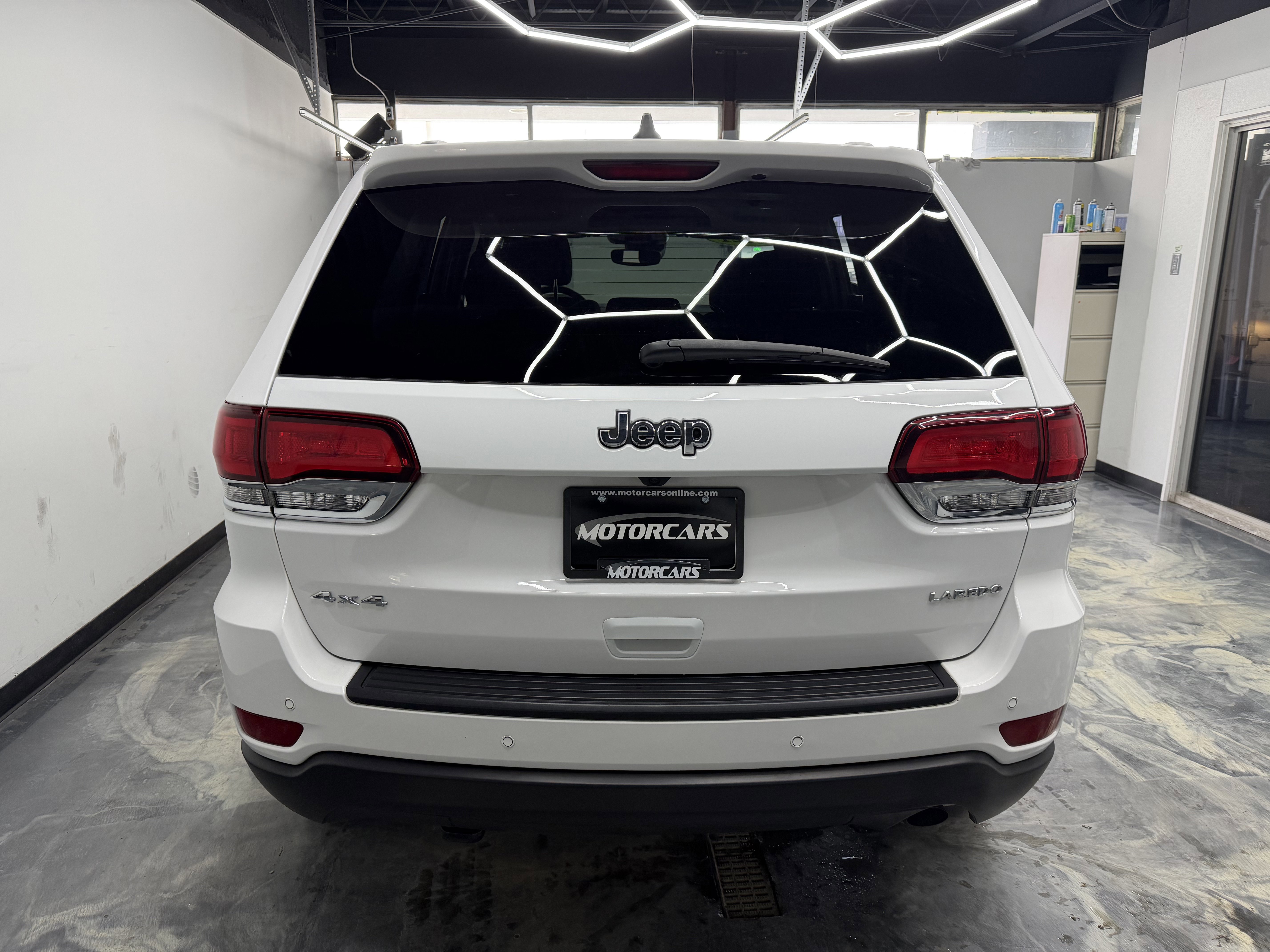 Used 2021 Jeep Grand Cherokee Laredo image 9