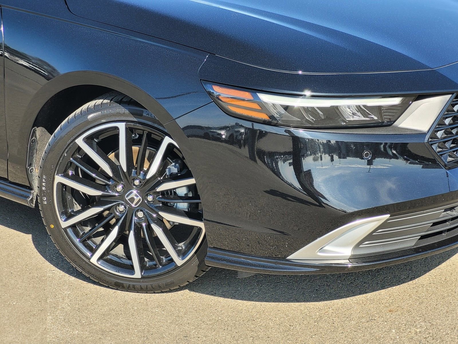 Certified 2025 Honda Accord Touring image 3