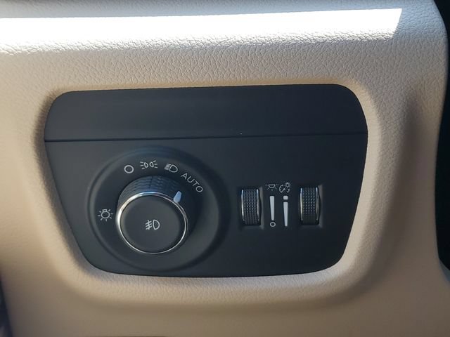 Certified 2021 Jeep Grand Cherokee L Limited w/ Luxury Tech Group II AWD/4WD image 38