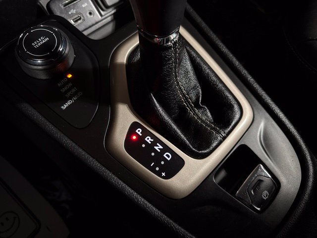 Used 2015 Jeep Cherokee Limited AWD/4WD image 15