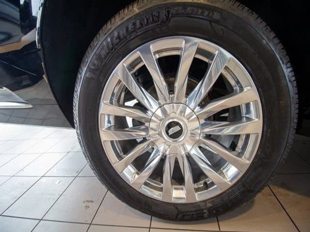 Used 2023 Cadillac Escalade Premium Luxury AWD/4WD image 37