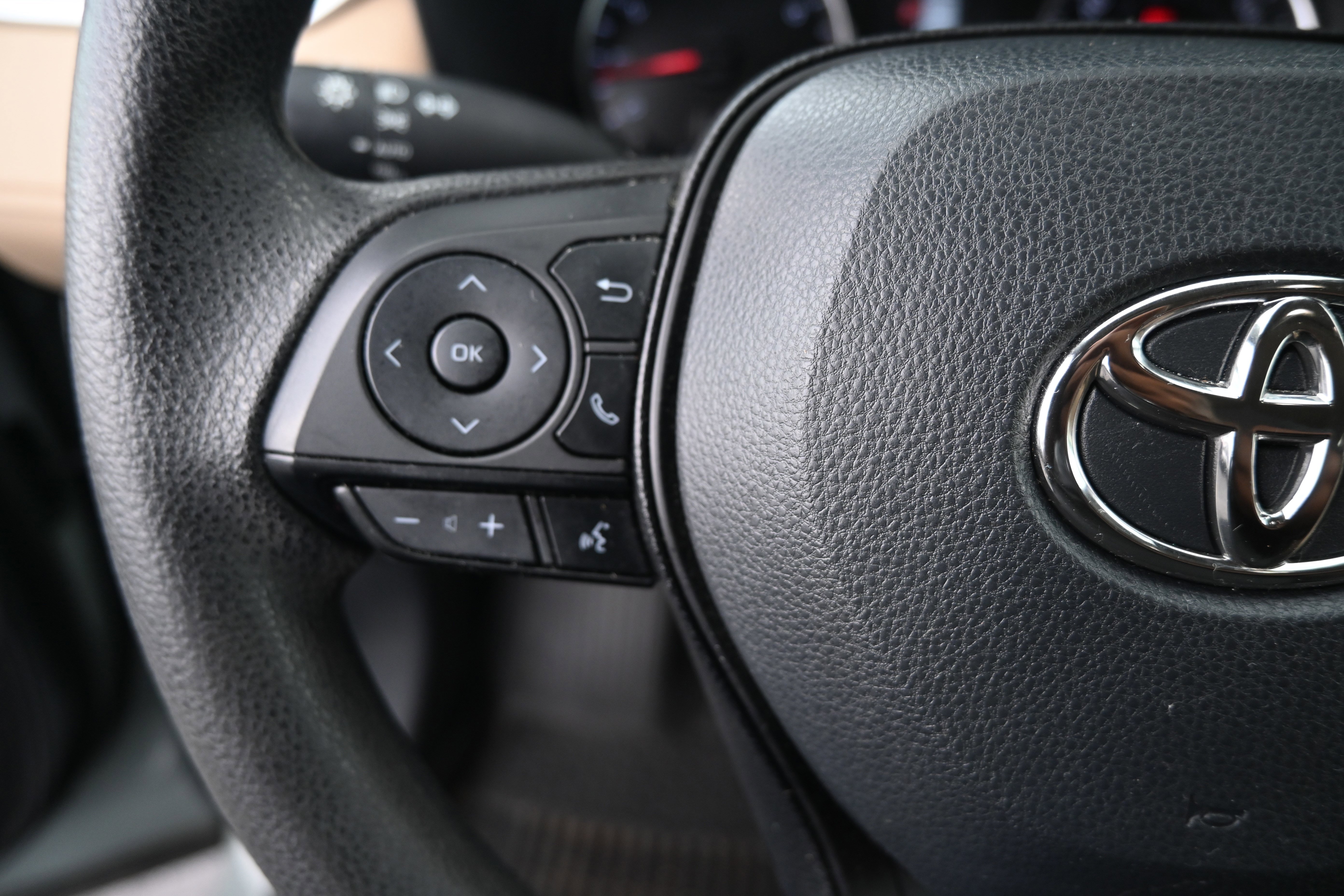 Used 2022 Toyota RAV4 XLE image 19