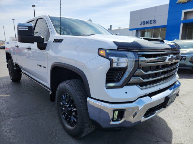 Used 2024 Chevrolet Silverado 3500 LTZ w/ LTZ Premium Package image 7