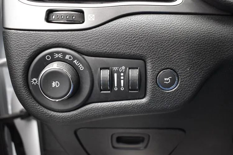 Used 2022 Jeep Cherokee Limited AWD/4WD image 23