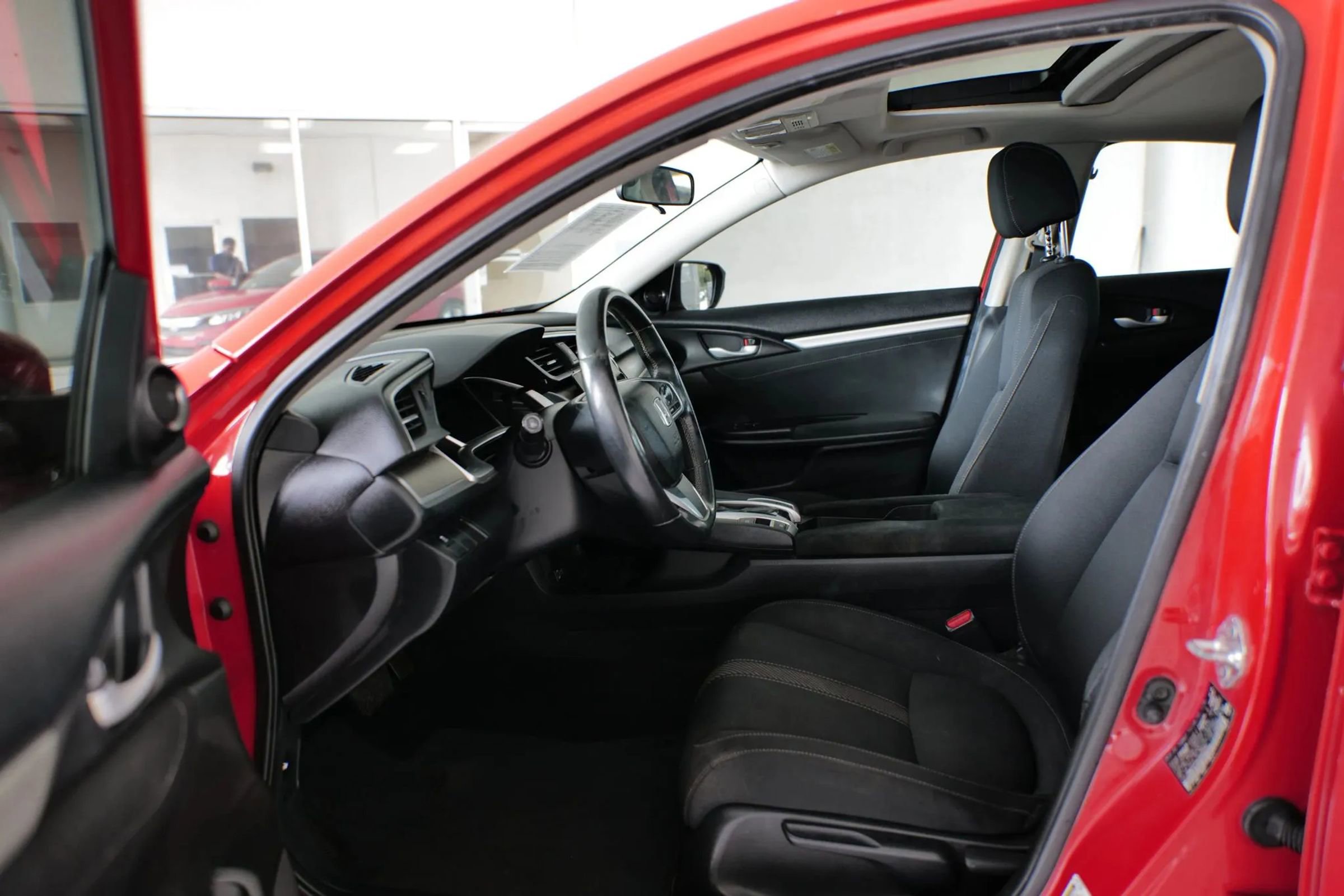 Used 2018 Honda Civic EX-T image 2