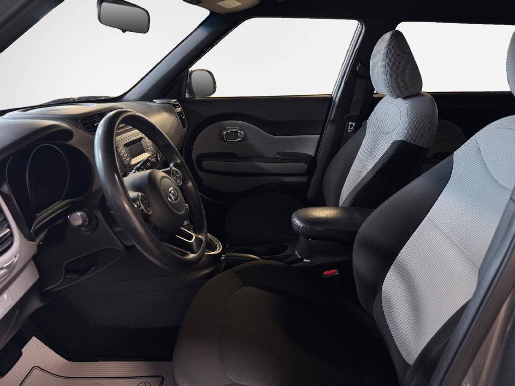Used 2016 Kia Soul FWD image 12