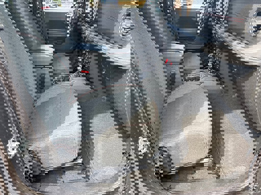 Used 2025 Jeep Wrangler Unlimited Rubicon image 21