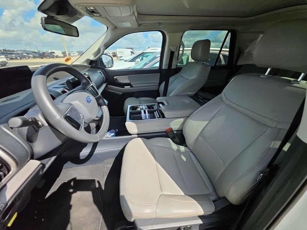 Used 2025 Ford Expedition Max Active RWD image 5