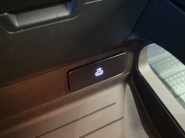 New 2026 Land Rover Defender 110 image 32