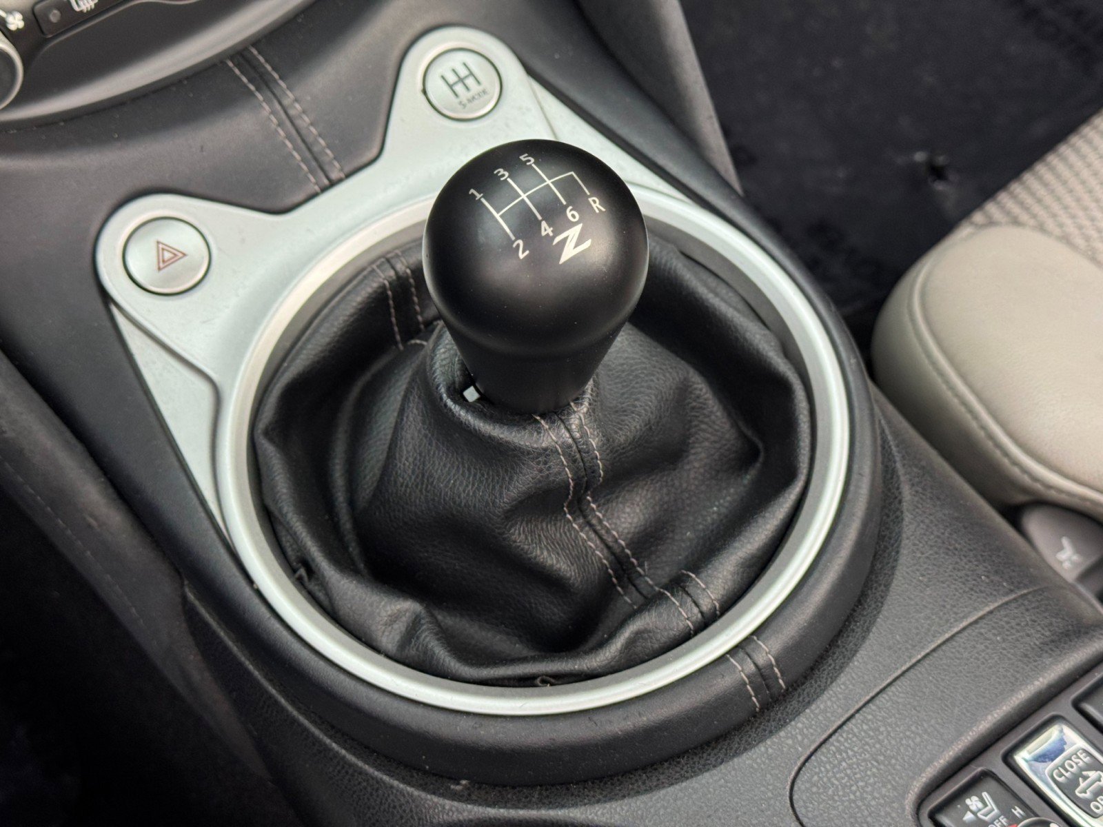 Used 2010 Nissan 370Z Touring w/ Sport Pkg image 27