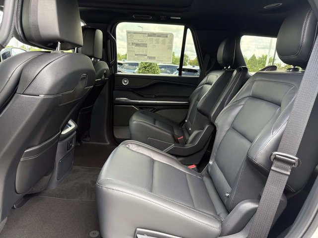 New 2026 Lincoln Navigator Reserve w/ Jet Appearance Package AWD/4WD image 14