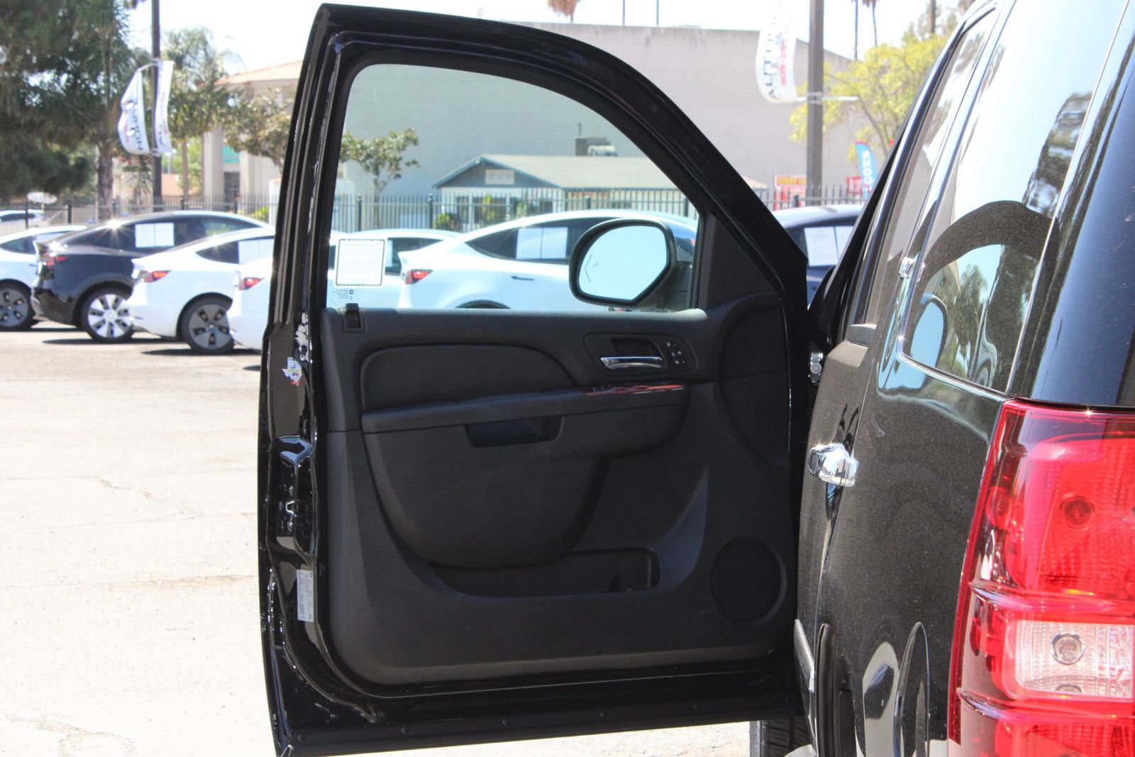 Used 2013 Chevrolet Tahoe LTZ AWD/4WD image 4