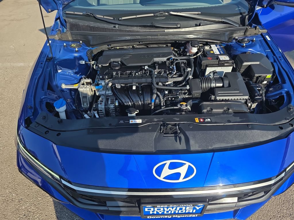 Used 2025 Hyundai Elantra SEL FWD image 21