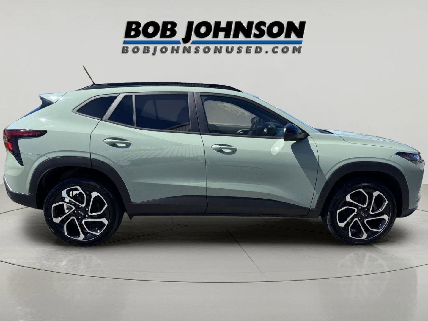 Used 2024 Chevrolet Trax RS w/ Driver Confidence Package FWD image 2