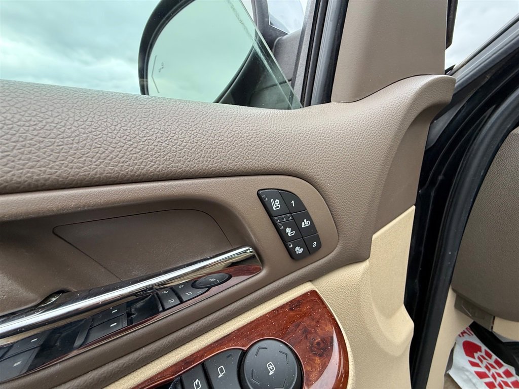 Used 2011 Chevrolet Suburban LTZ image 19