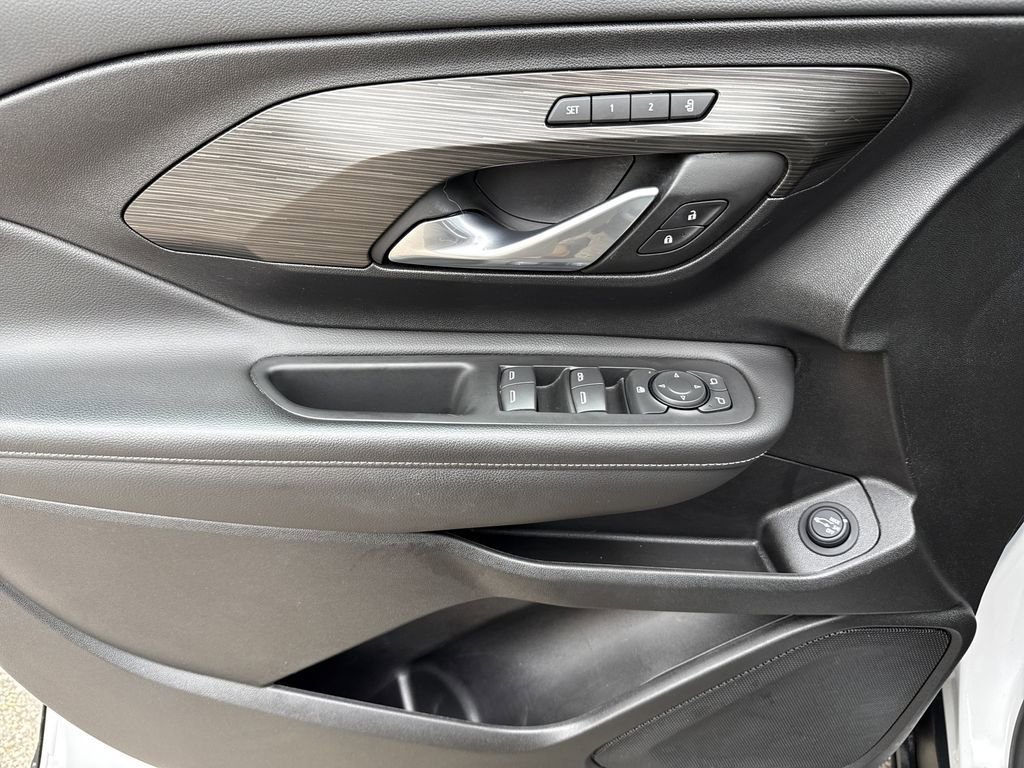 Used 2022 GMC Terrain SLT w/ Elevation Edition image 10