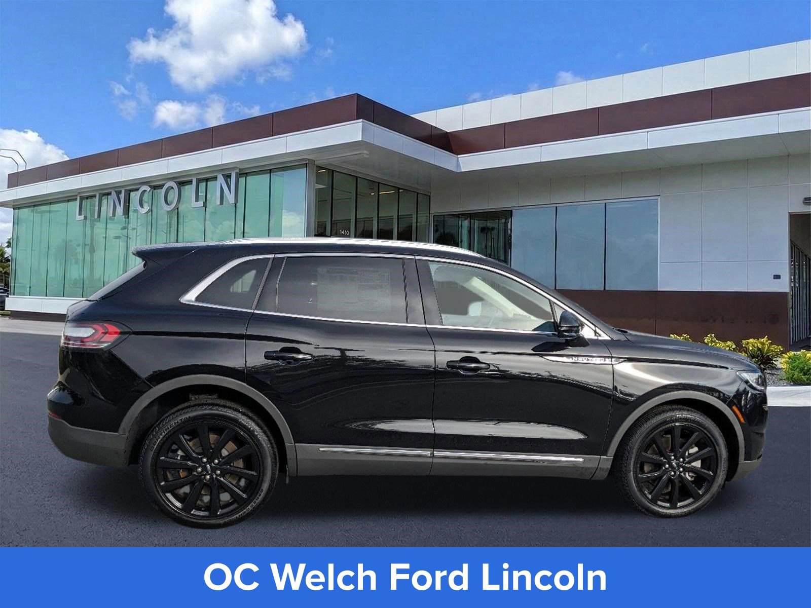 Certified 2023 Lincoln Nautilus Reserve w/ Monochromatic Package image 4