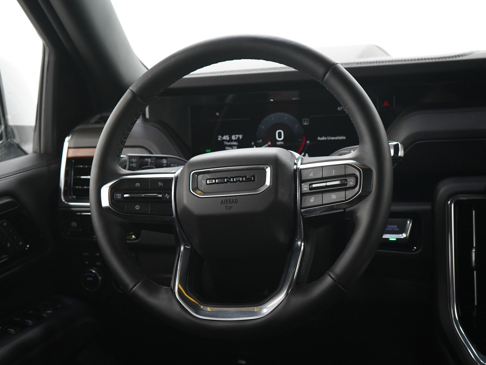 Used 2025 GMC Yukon XL Denali AWD/4WD image 19