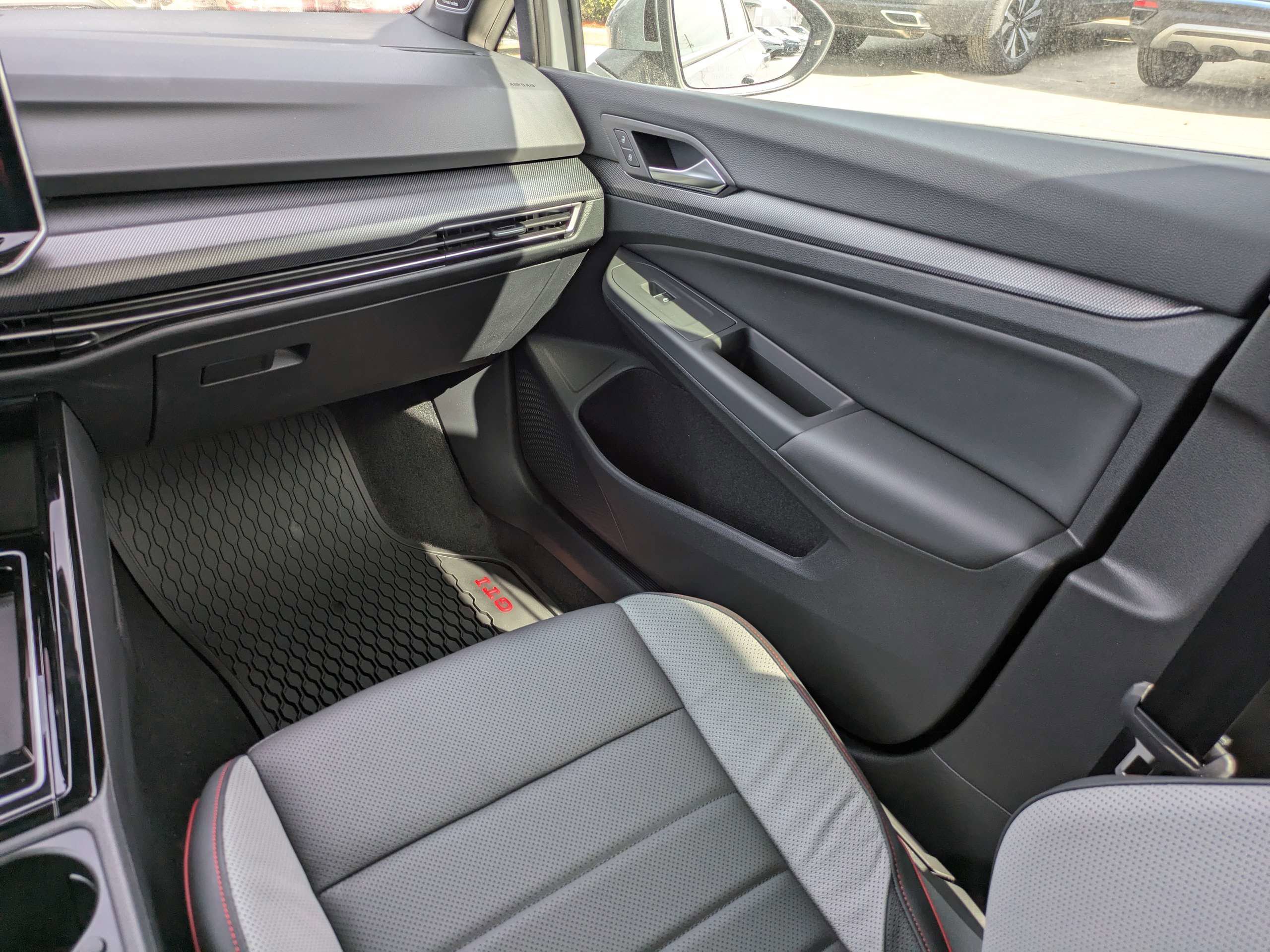 New 2026 Volkswagen GTI SE FWD image 17