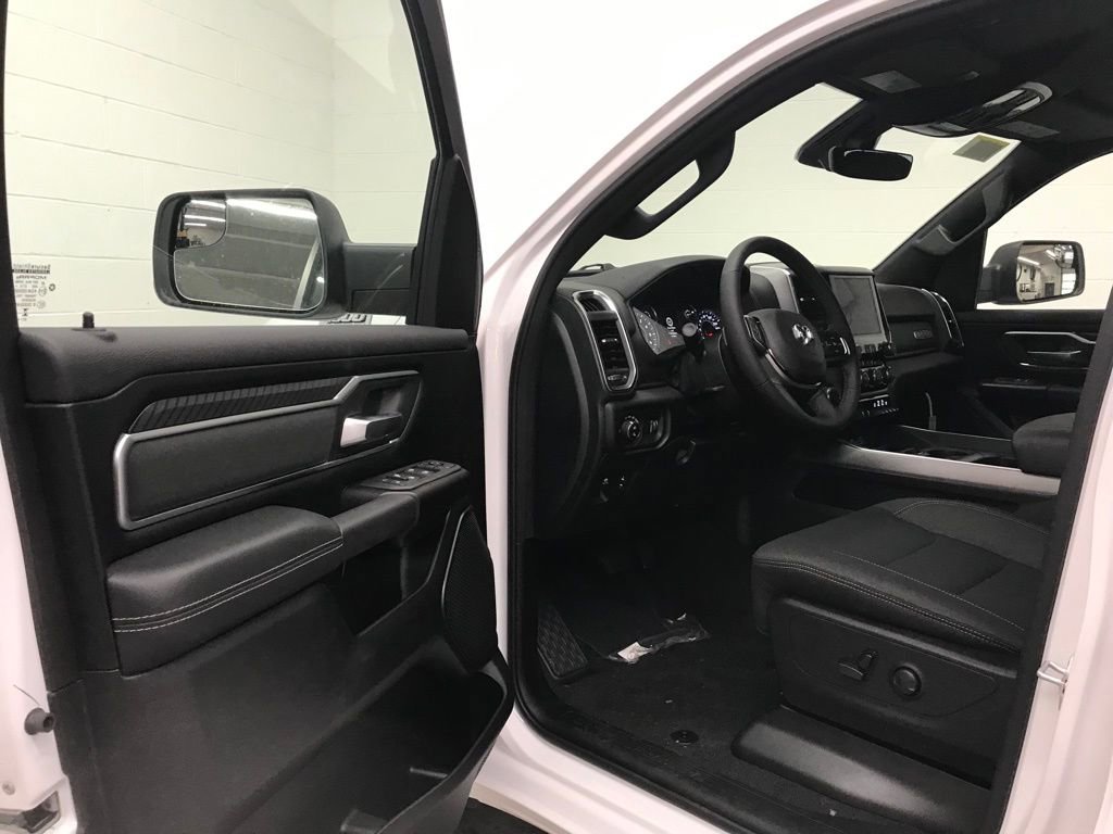 New 2026 RAM 1500 4x4 Crew Cab image 11