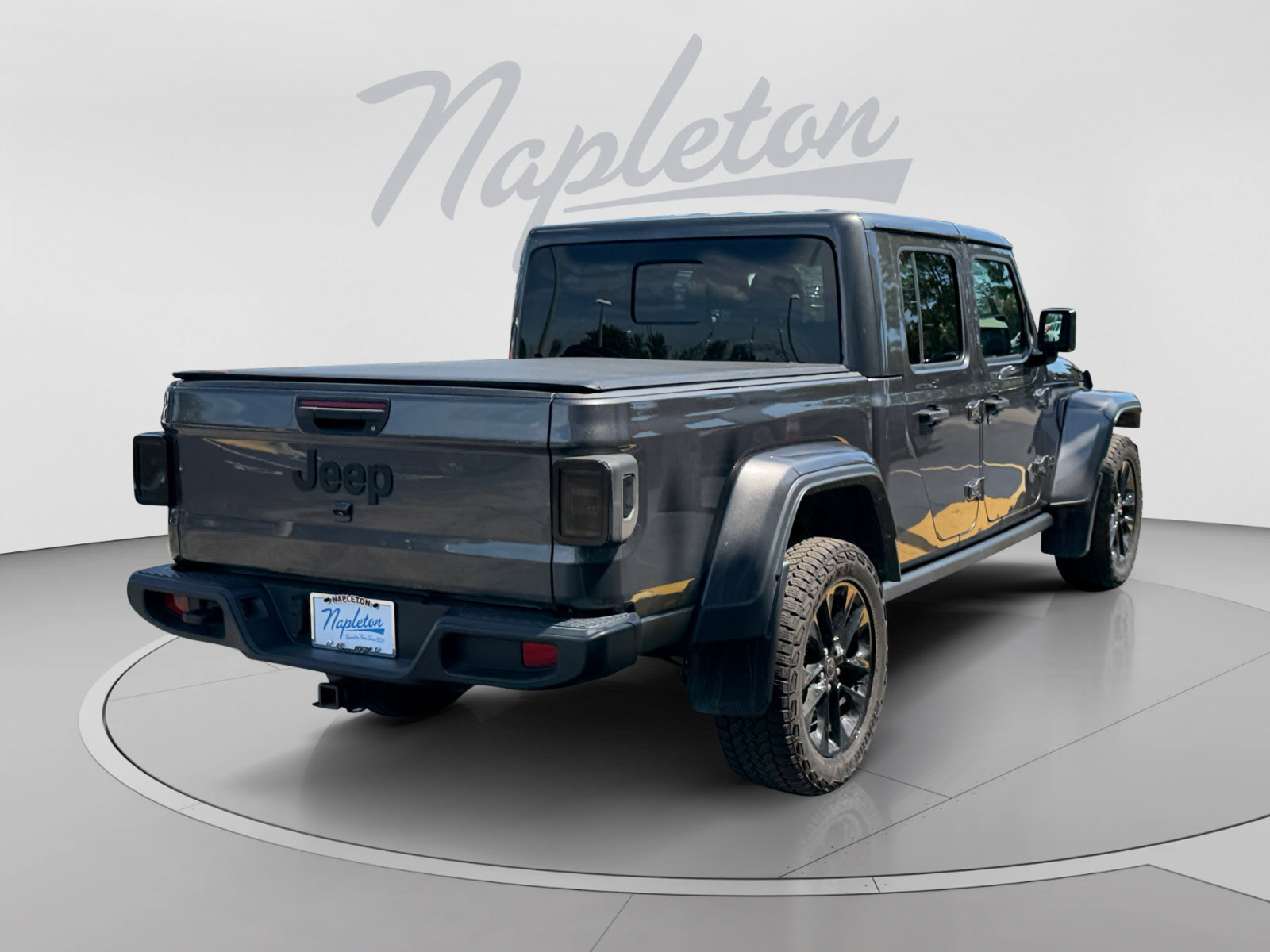 Used 2024 Jeep Gladiator Overland AWD/4WD image 6
