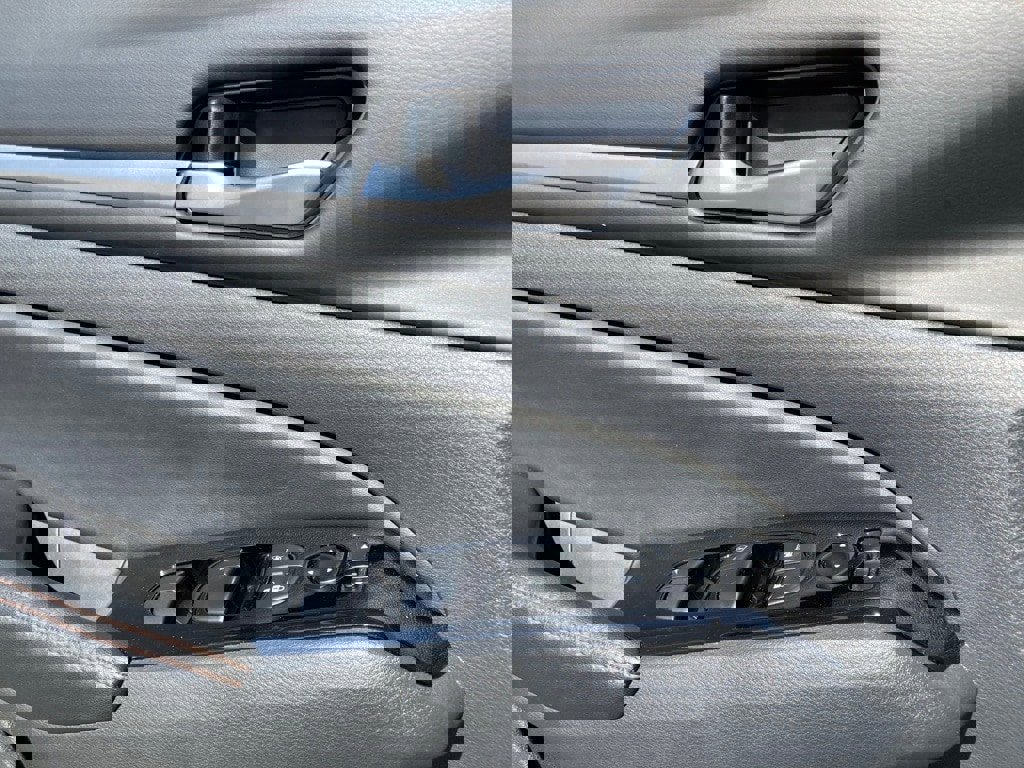 Used 2025 Nissan Altima 2.5 SR image 13