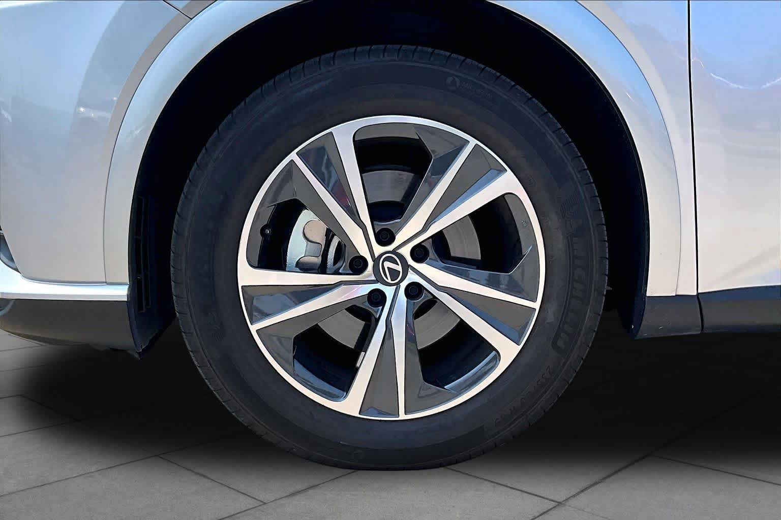Certified 2026 Lexus RX 350 Premium w/ Convenience Package FWD image 9