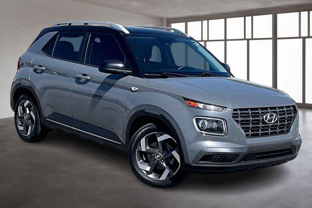 Used 2022 Hyundai Venue Limited FWD image 14