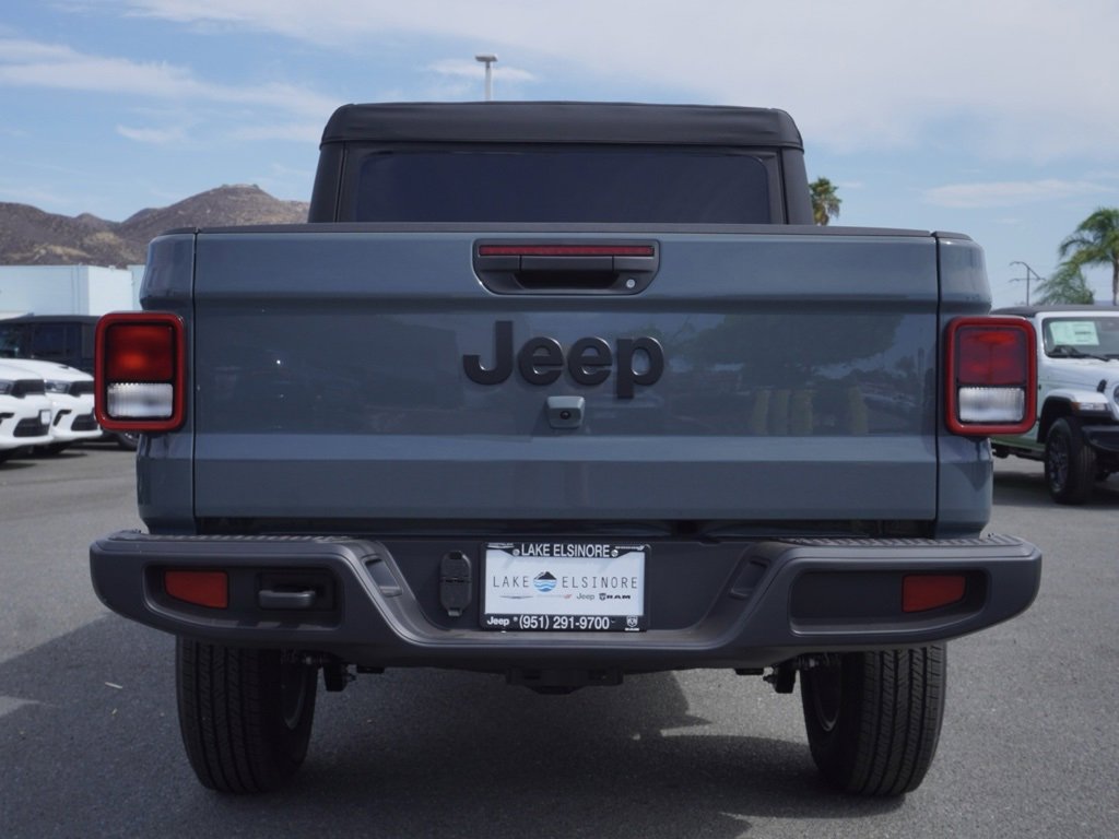 New 2025 Jeep Gladiator Sport S image 5