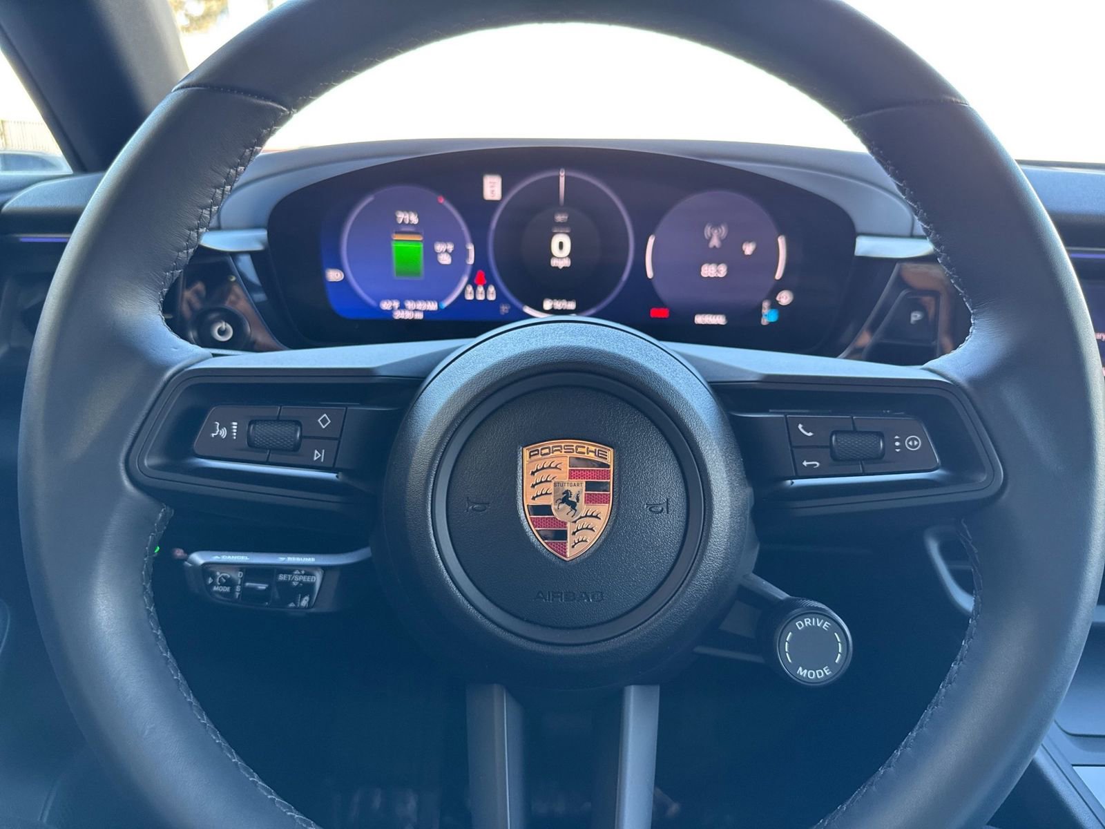 Certified 2025 Porsche Macan 4 Electric AWD/4WD image 28