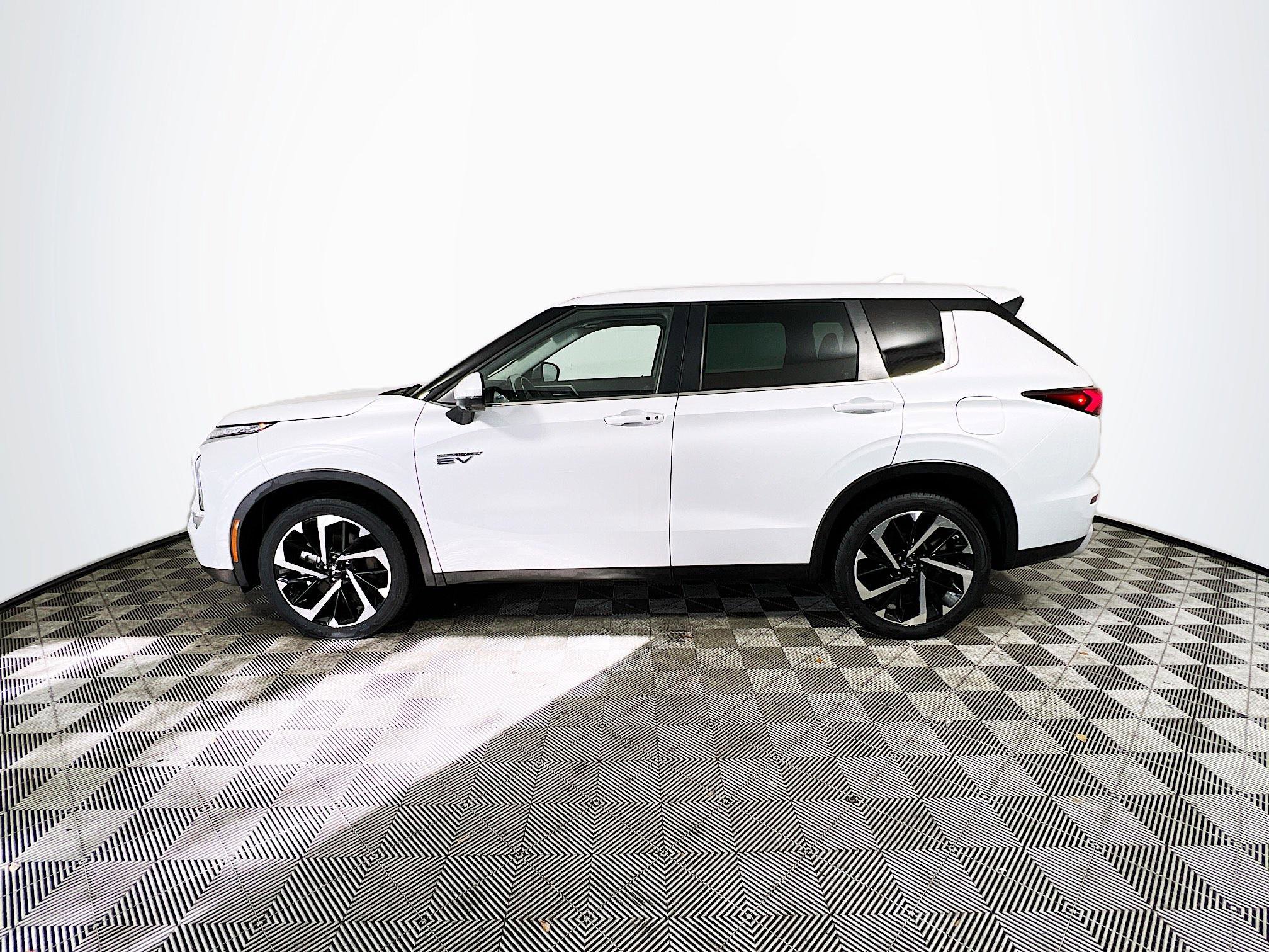 Used 2023 Mitsubishi Outlander Ralliart AWD/4WD image 9