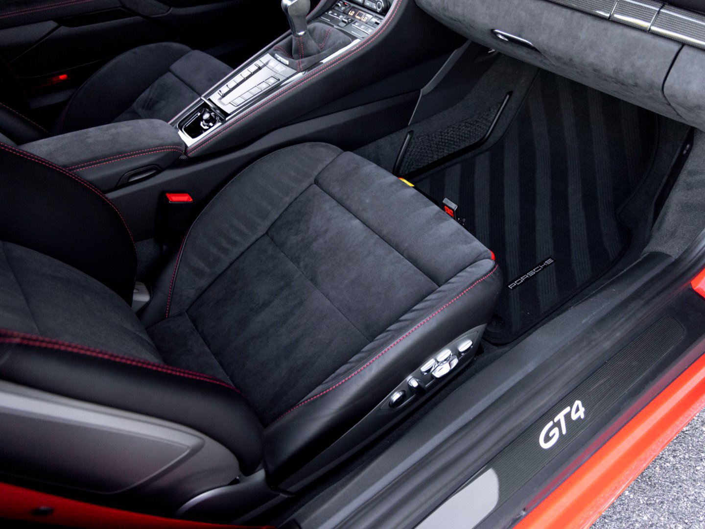 Certified 2020 Porsche 718 Cayman GT4 RWD image 25
