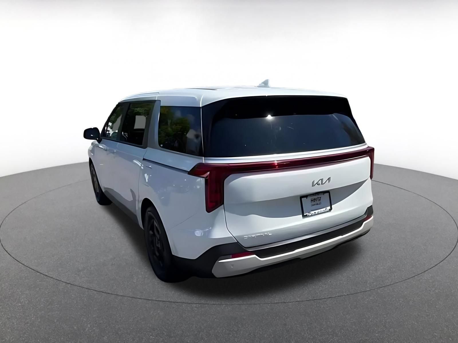 Used 2026 Kia Carnival FWD image 16