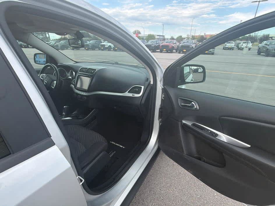 Used 2014 Dodge Journey SXT w/ Flexible Seating Group FWD image 29