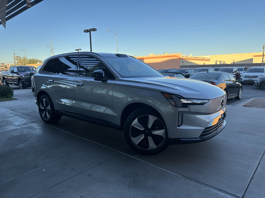 Used 2025 Volvo EX90 Plus image 5