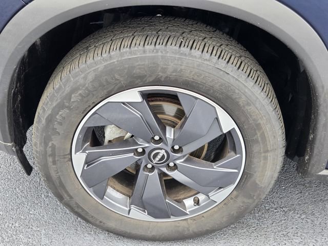 Certified 2024 Nissan Rogue SV FWD image 14