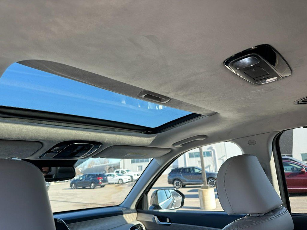 Used 2022 Hyundai Palisade Calligraphy image 12