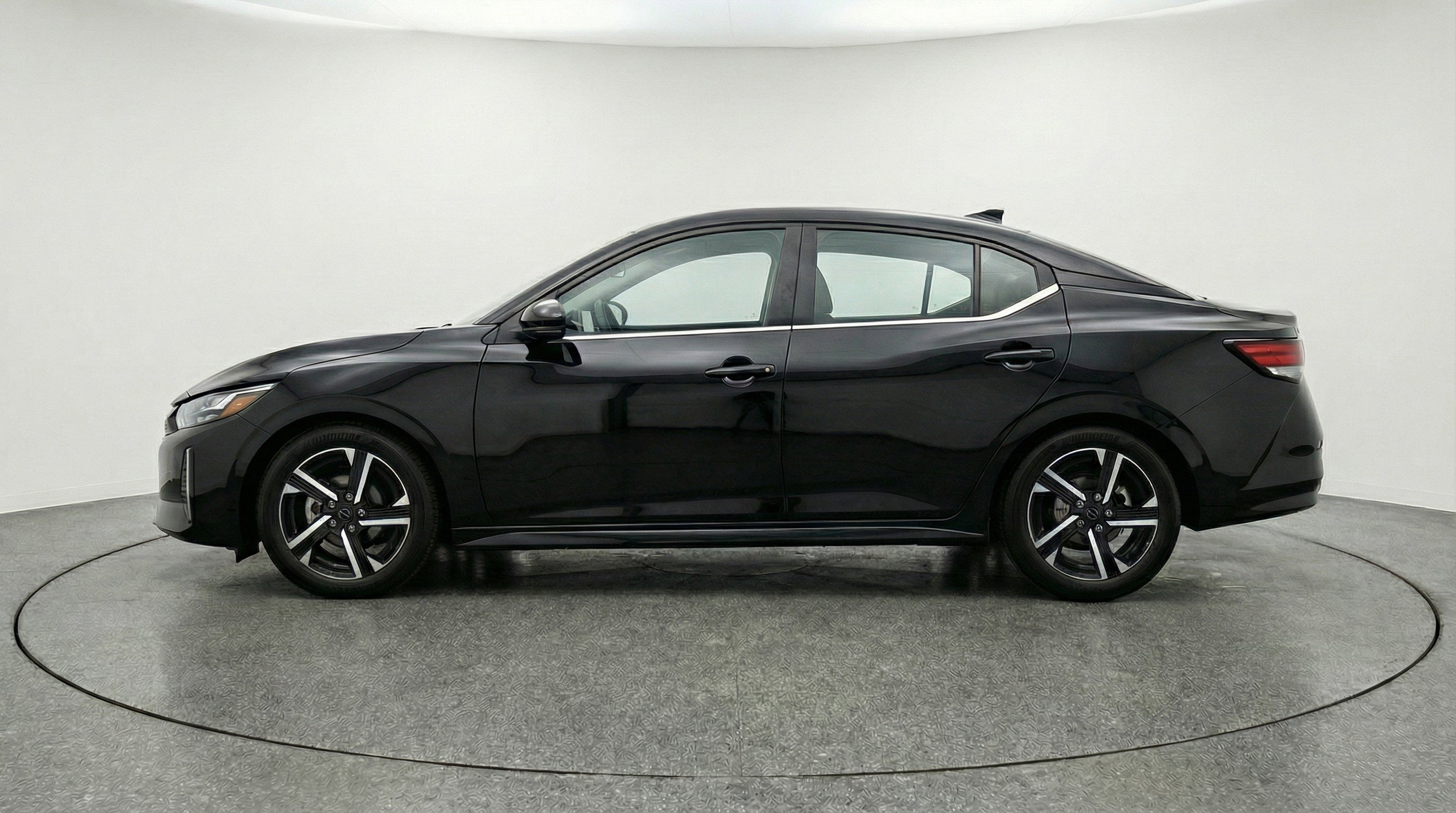 Used 2025 Nissan Sentra SV FWD image 5