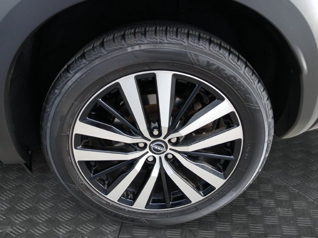 Used 2023 Nissan Pathfinder Platinum w/ Cargo Package FWD image 23