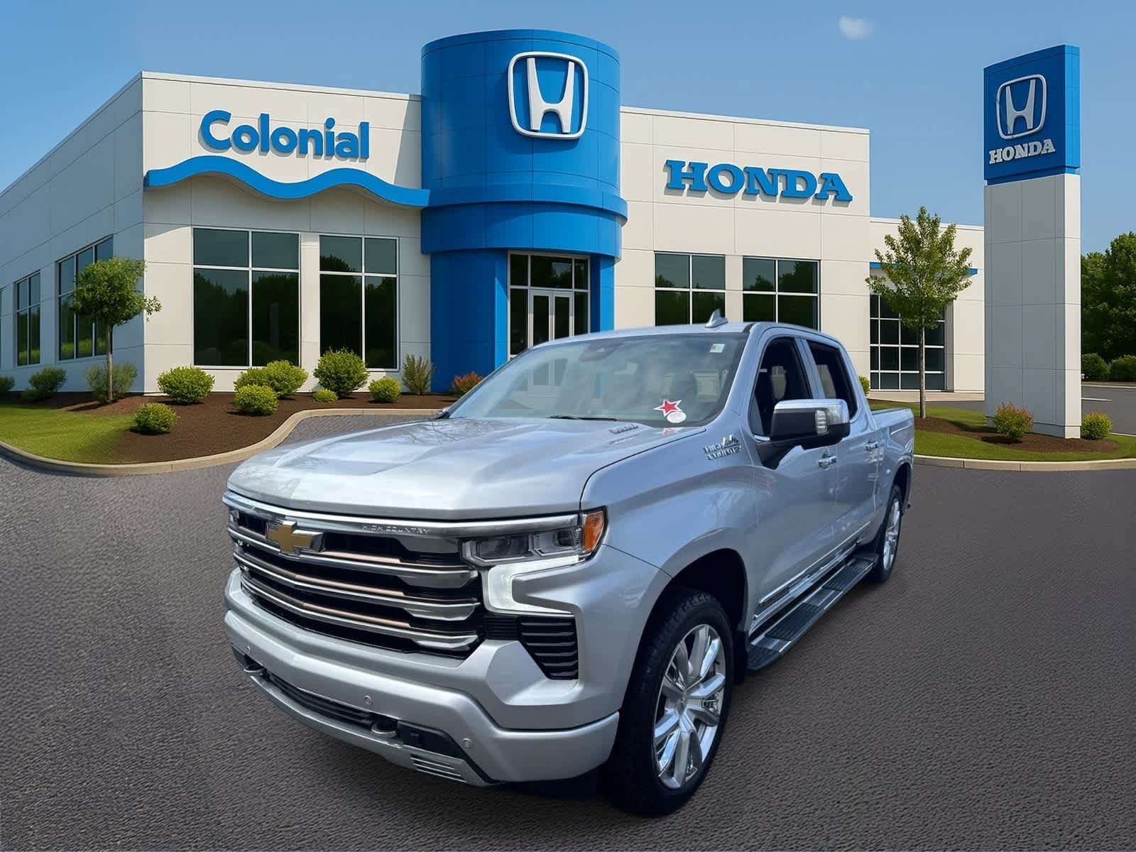 Used 2022 Chevrolet Silverado 1500 High Country AWD/4WD image 2