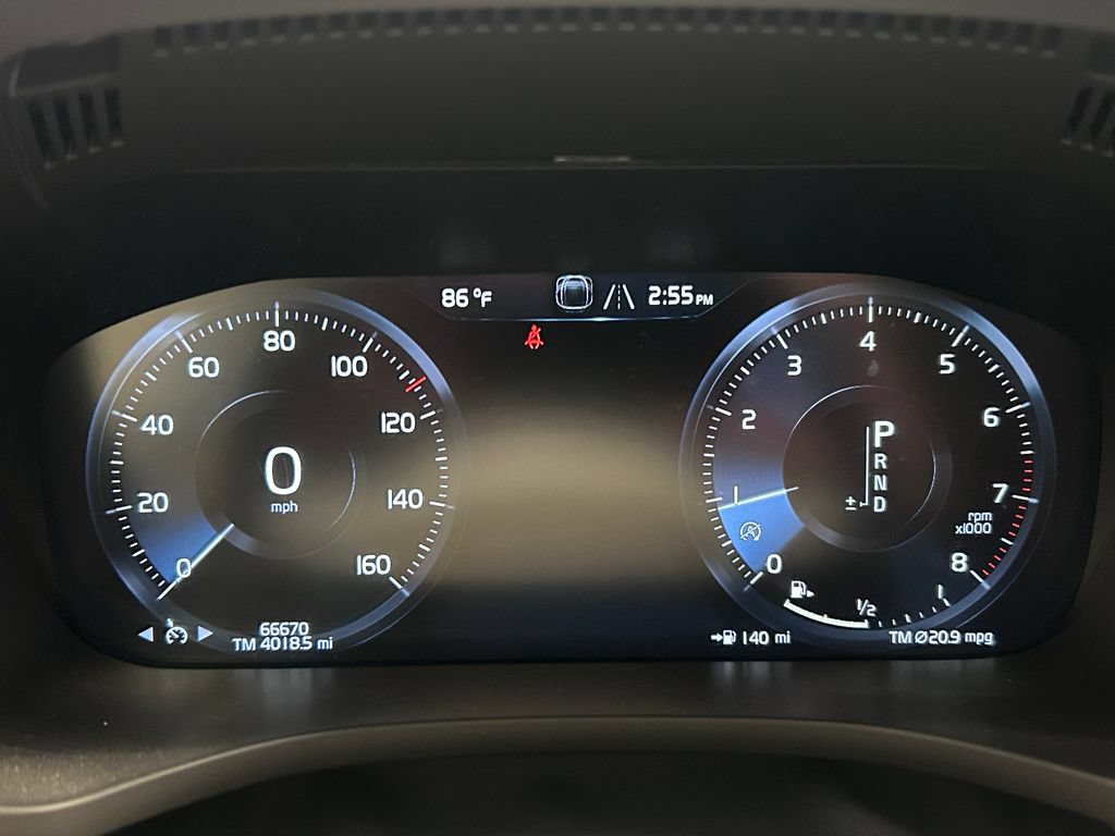 Used 2021 Volvo XC60 T5 Momentum w/ Climate Package FWD image 11