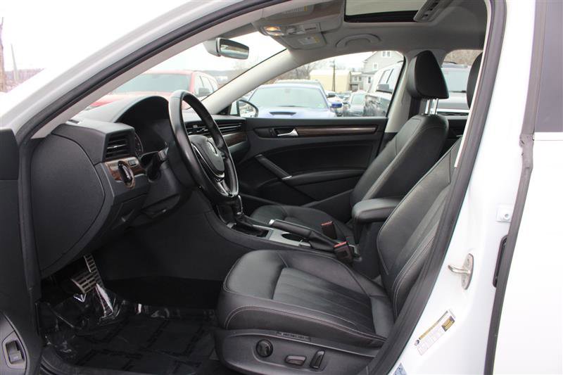 Used 2020 Volkswagen Passat 2.0T SEL image 11