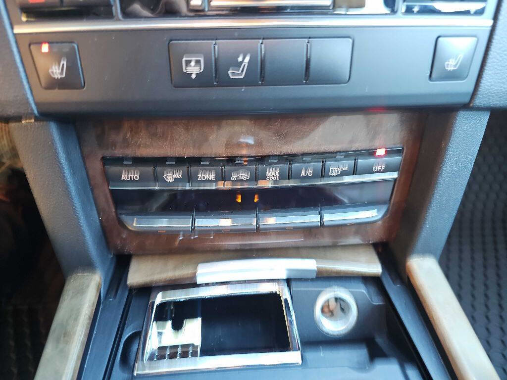 Used 2011 Mercedes-Benz E 350 4MATIC Sedan image 21
