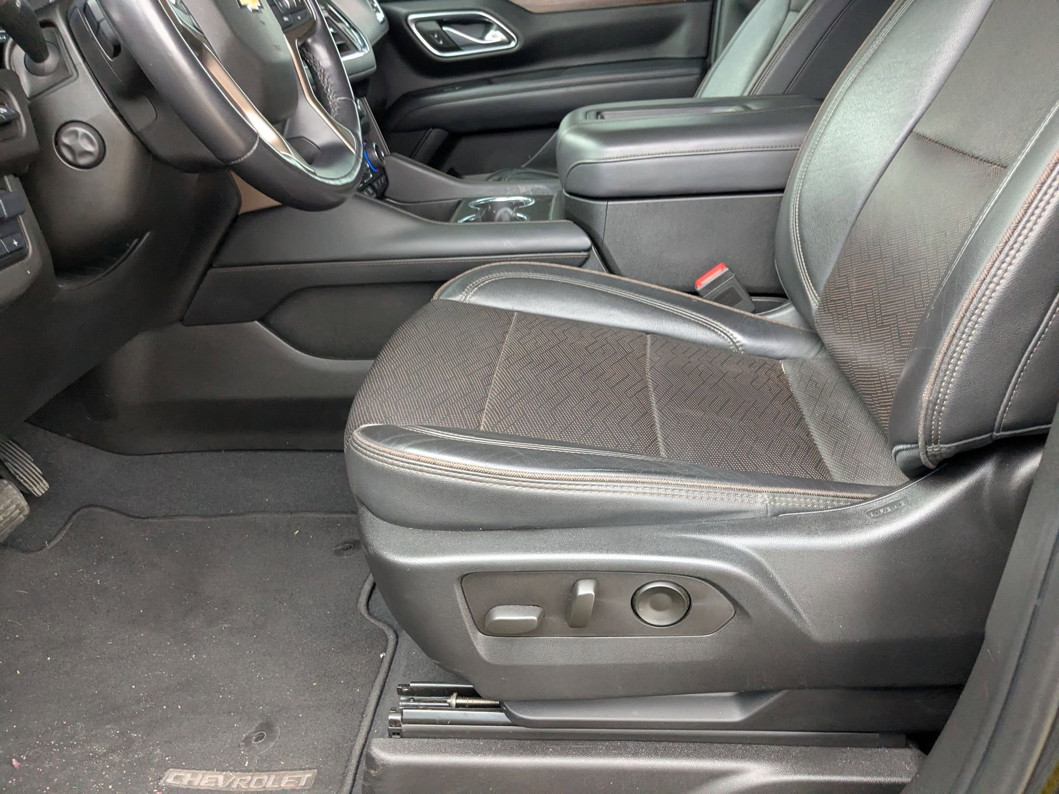 Used 2023 Chevrolet Suburban High Country w/ Advanced Technology Package image 9