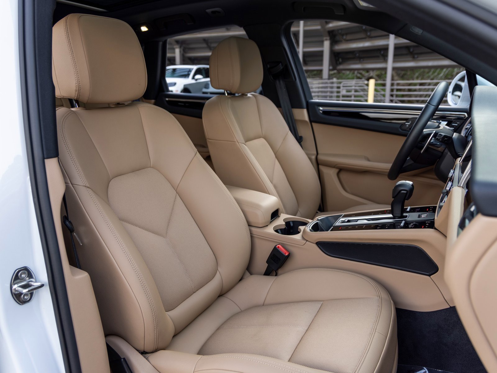 Certified 2025 Porsche Macan image 54