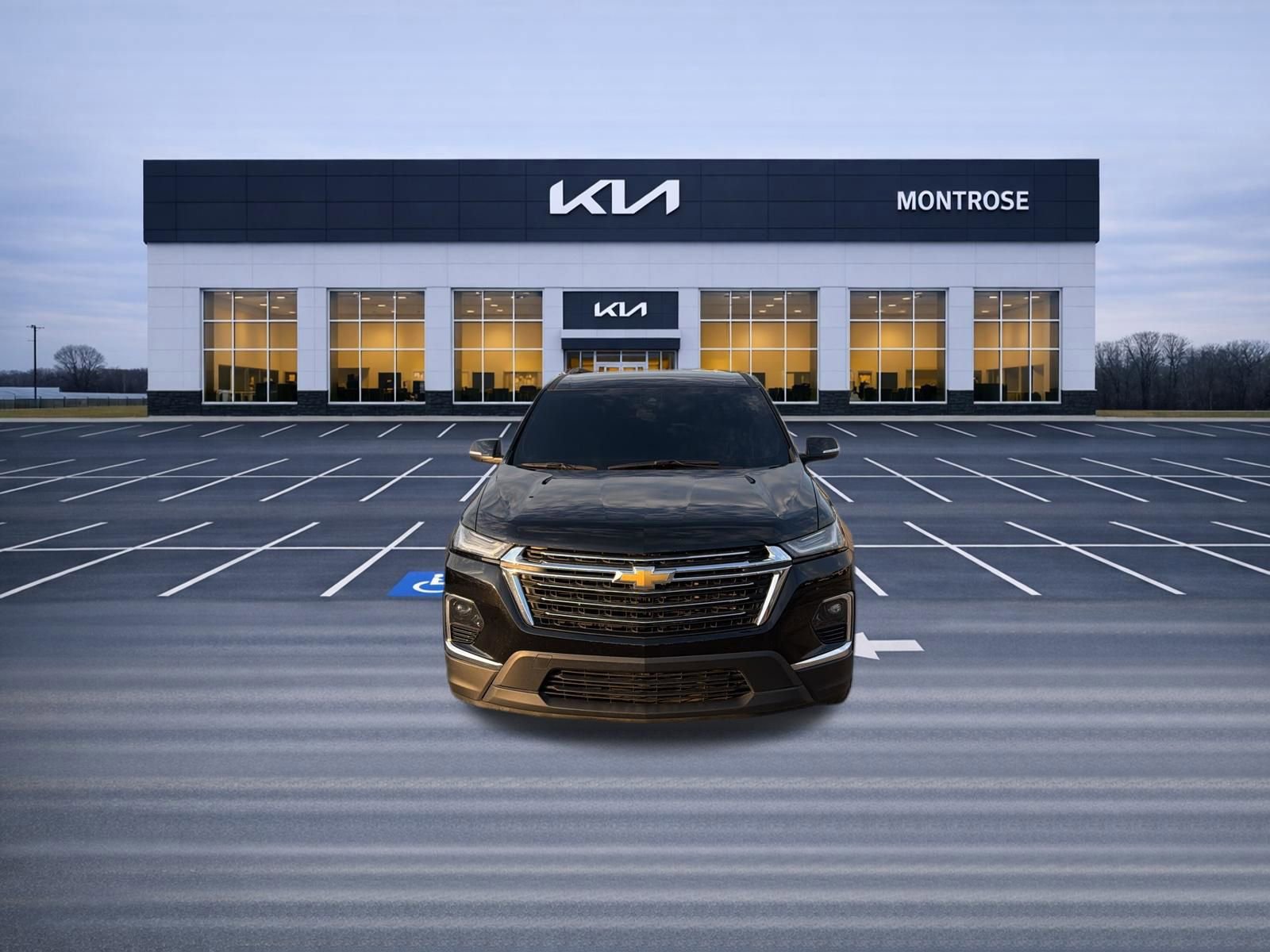 Used 2023 Chevrolet Traverse LT image 2