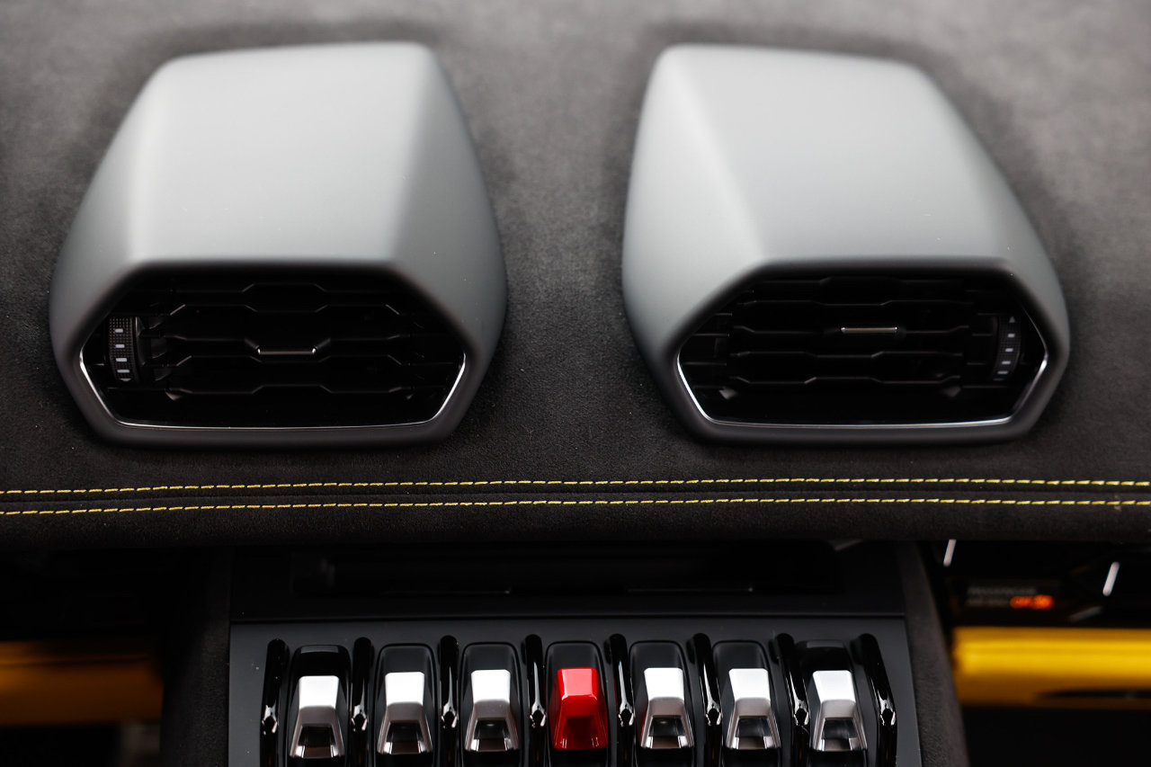 Used 2023 Lamborghini Huracan Tecnica image 39