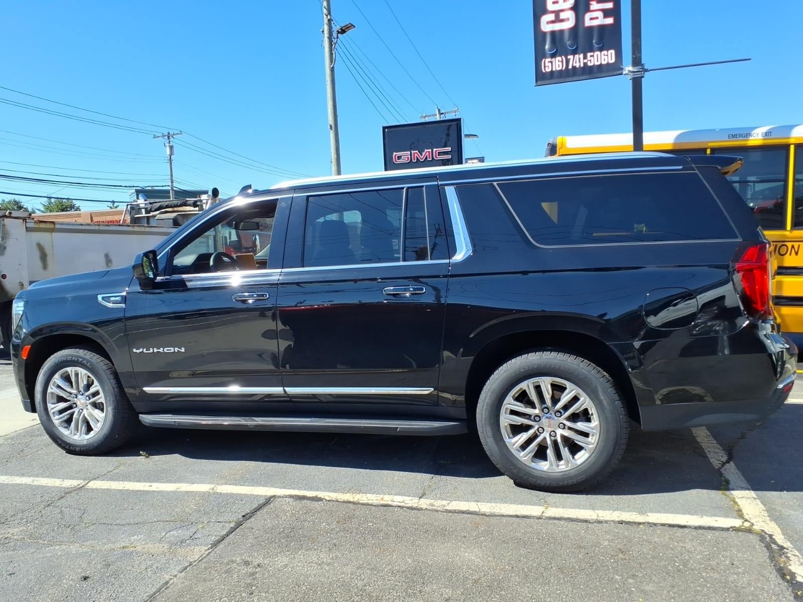 Certified 2023 GMC Yukon XL SLT AWD/4WD image 8
