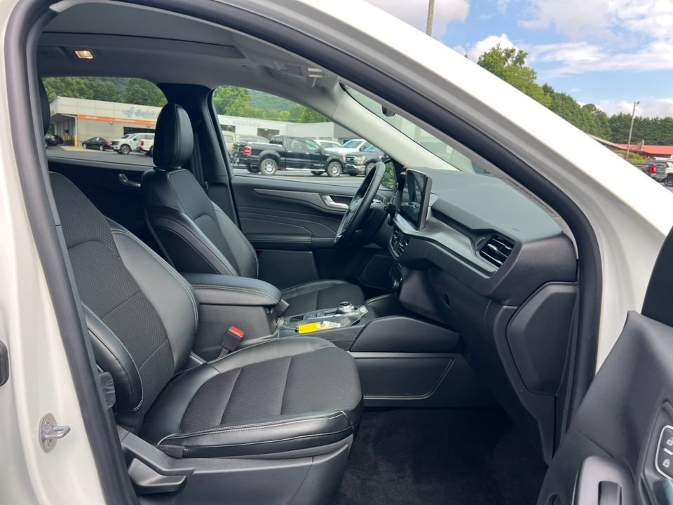 New 2025 Ford Escape SE w/ Class II Trailer Tow Package FWD image 12